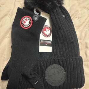 Canada Weather Gear Black Knit Beanie and Gloves Set